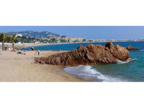 T2 Cannes vue dégagée colline, mer à pieds, 4 pax